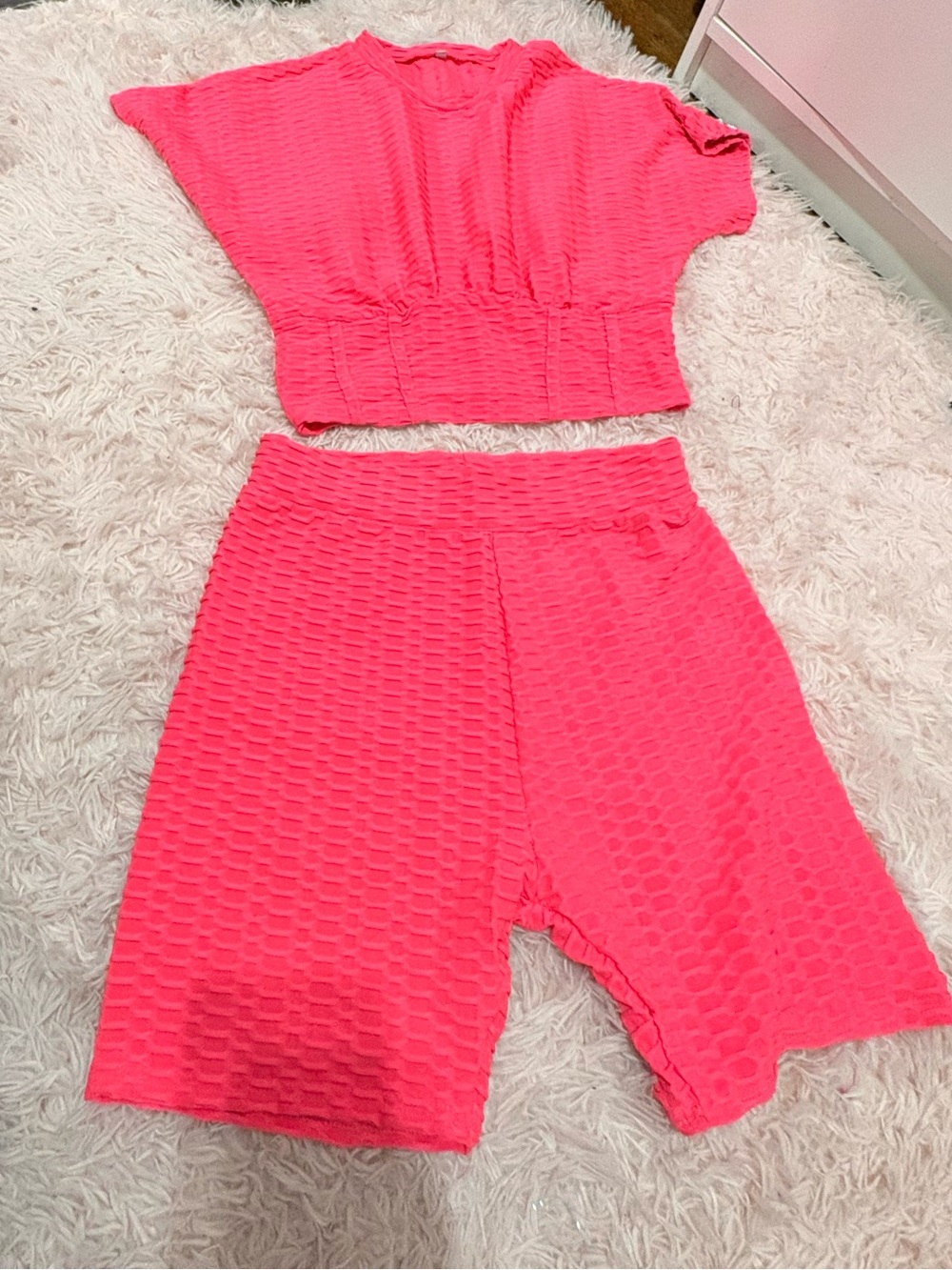 VNVNE Hot Pink Textured 2-Piece Shorts Set – M